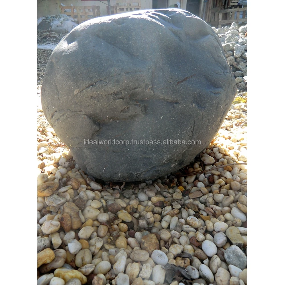 
NATURAL ROUND BLACK BOULDER 