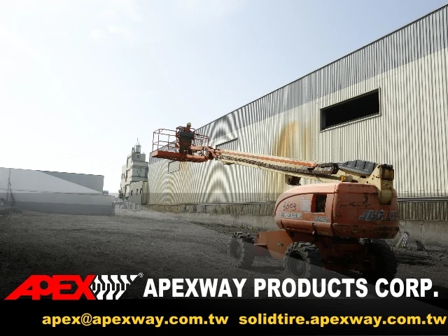 APEX_Boom_Lift_Solid_Tire04