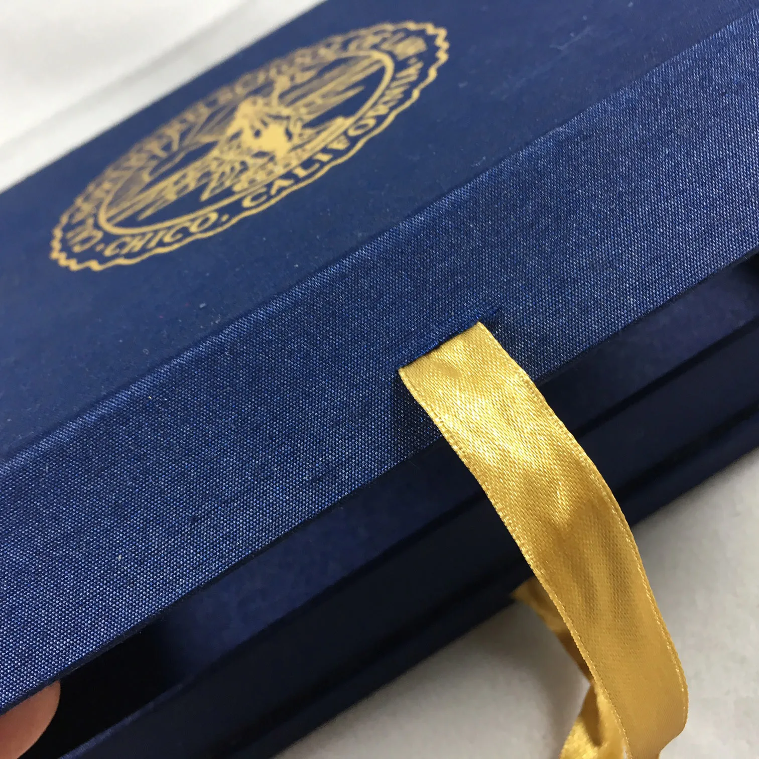 高端品质金箔冲压丝绸包装盒