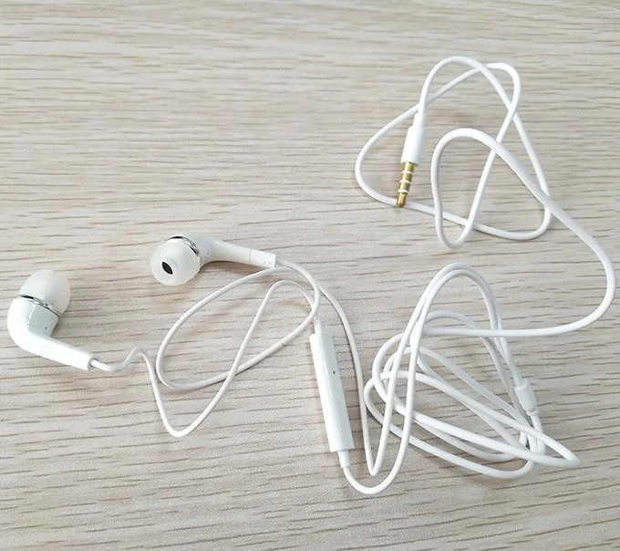 

OEM YL Earphone With 3.5mm Connector Headphone Bass Headset For Samsung Galaxy S3 S4 S5 S6, White