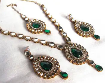 Gorgeous Green Necklace Set In Kundan 