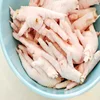 Chicken Feet:Frozen butter boneless halal chicken breast bulk drumsticks / feet paws halal certified for sale