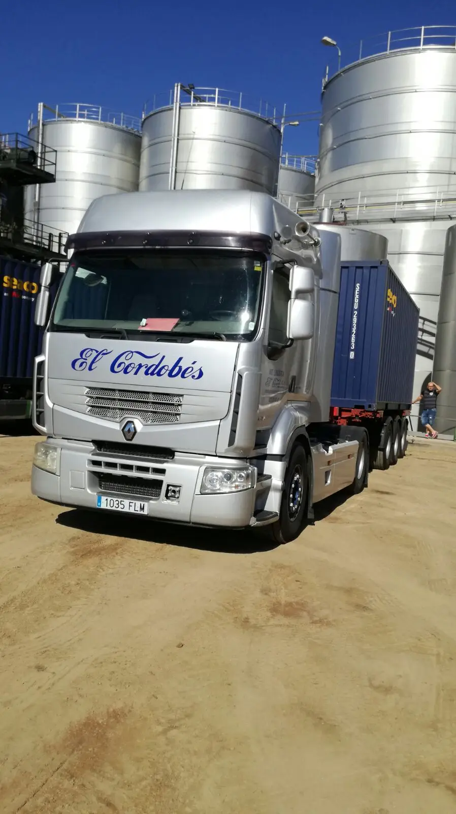 Bulk Wine From Spain. We Supply Red And White Wine In Bulk. Bulk Wine