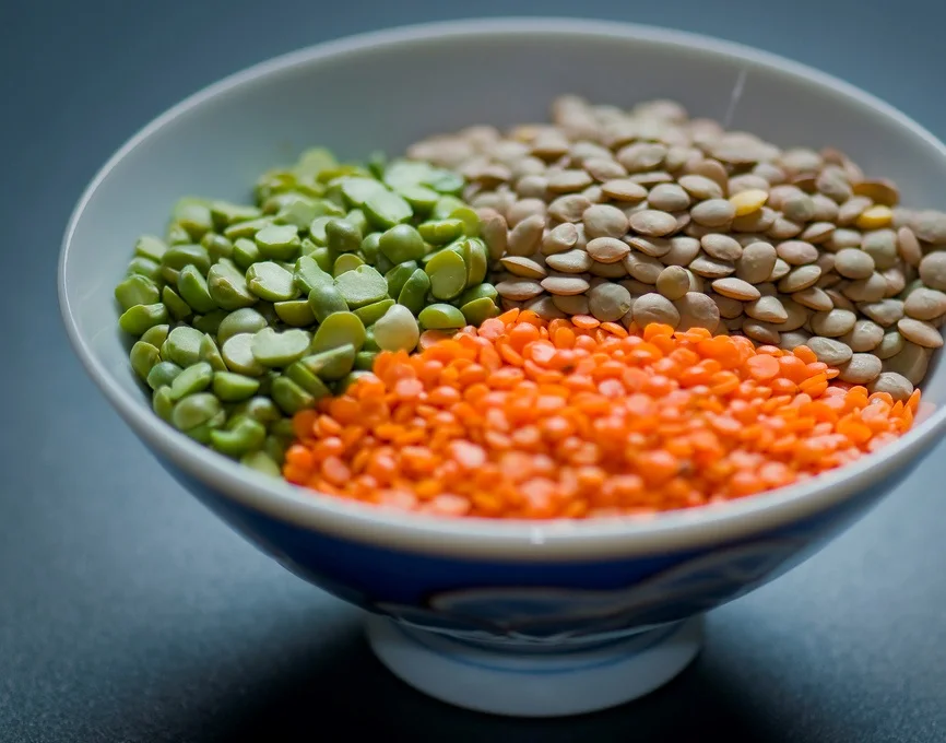 Чечевица готовая. Чечевица. Чечевица чечевится. Чечевица крупа. Крупы чечевица.