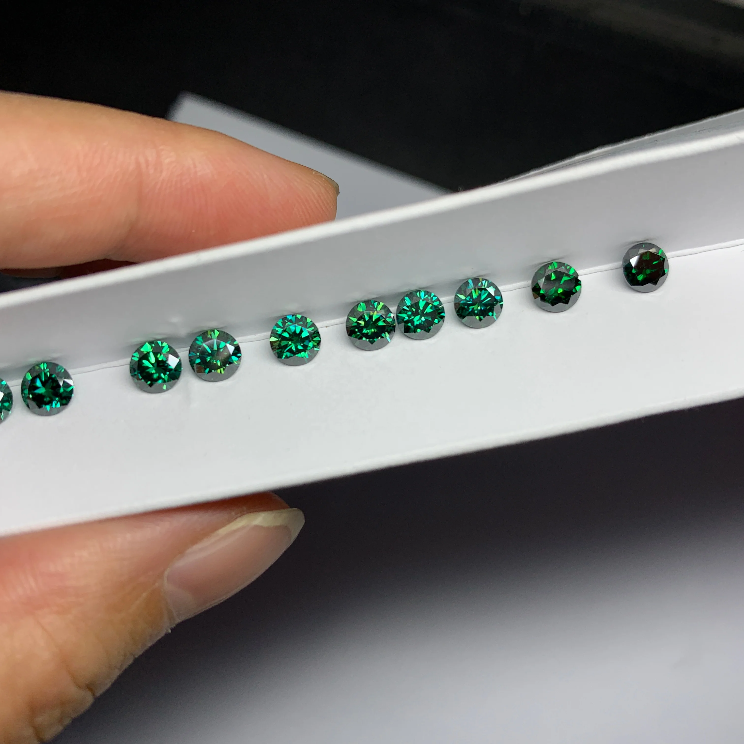 

Fancy Jewelry Loose Gemstone Green Color Diamond Emerald Green Moissanite for Ring and Jewelry