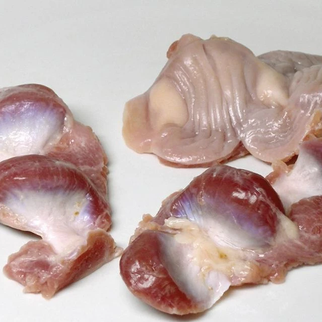 Куриные желудочки фото. Куриные желудки в сливках. Куриные желудки неочищенные. Белка в куриных желудках. Желудки очищенные куриные.