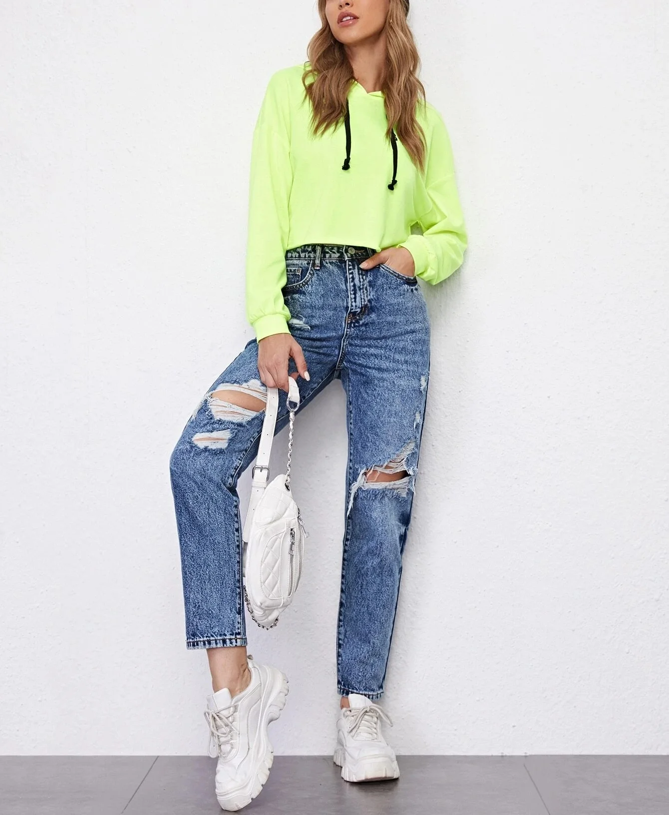 

The factory customizes the latest style of ladies' casual pants, torn jeans and ladies' jeans, Customized color
