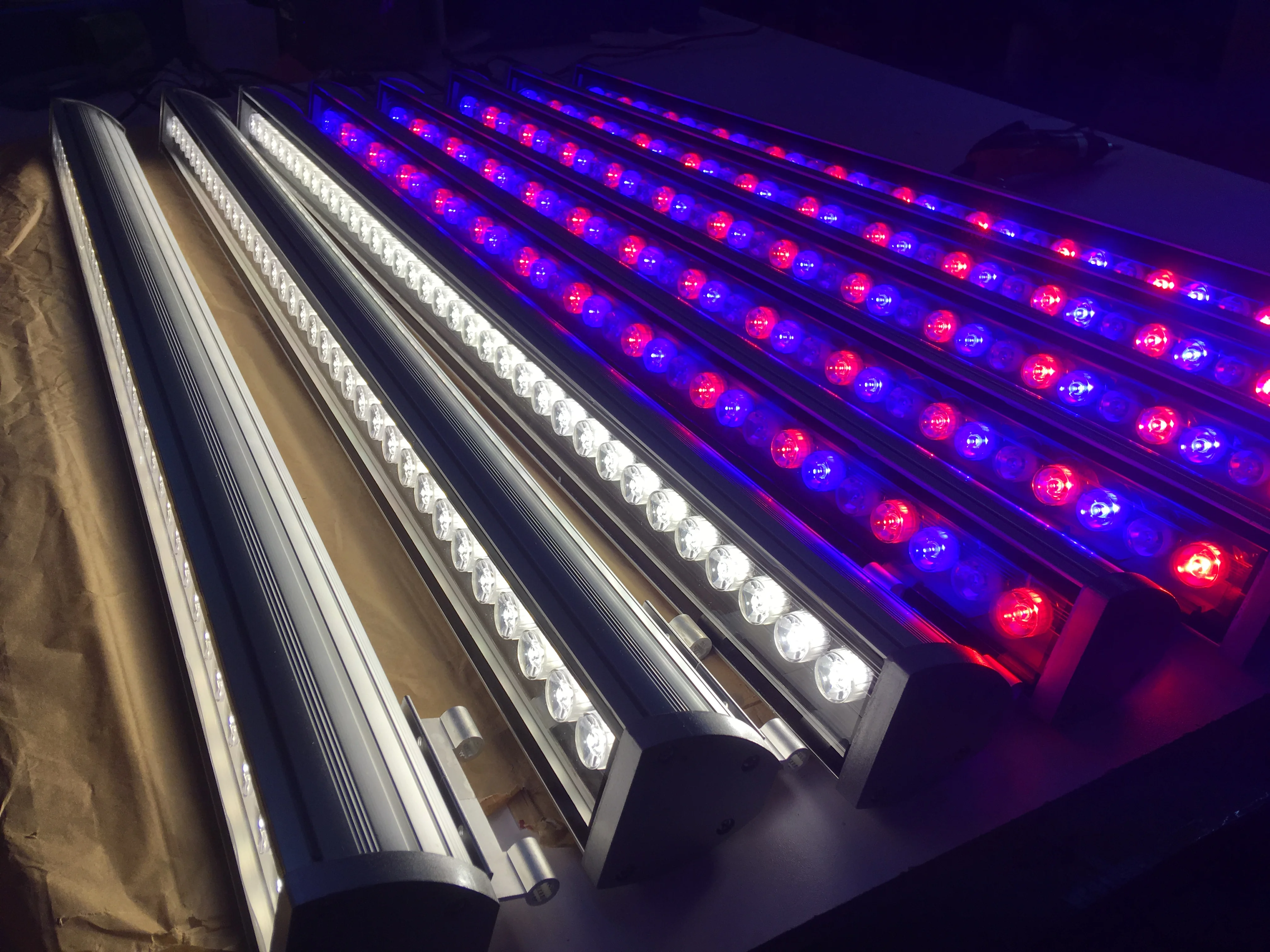 
30W 36W Outdoor Lamp LED Flood Light IP65 LED Wall Washer Downlight Lamp AC85-265V White Red Yellow Blue Green RGB Wall Washer 