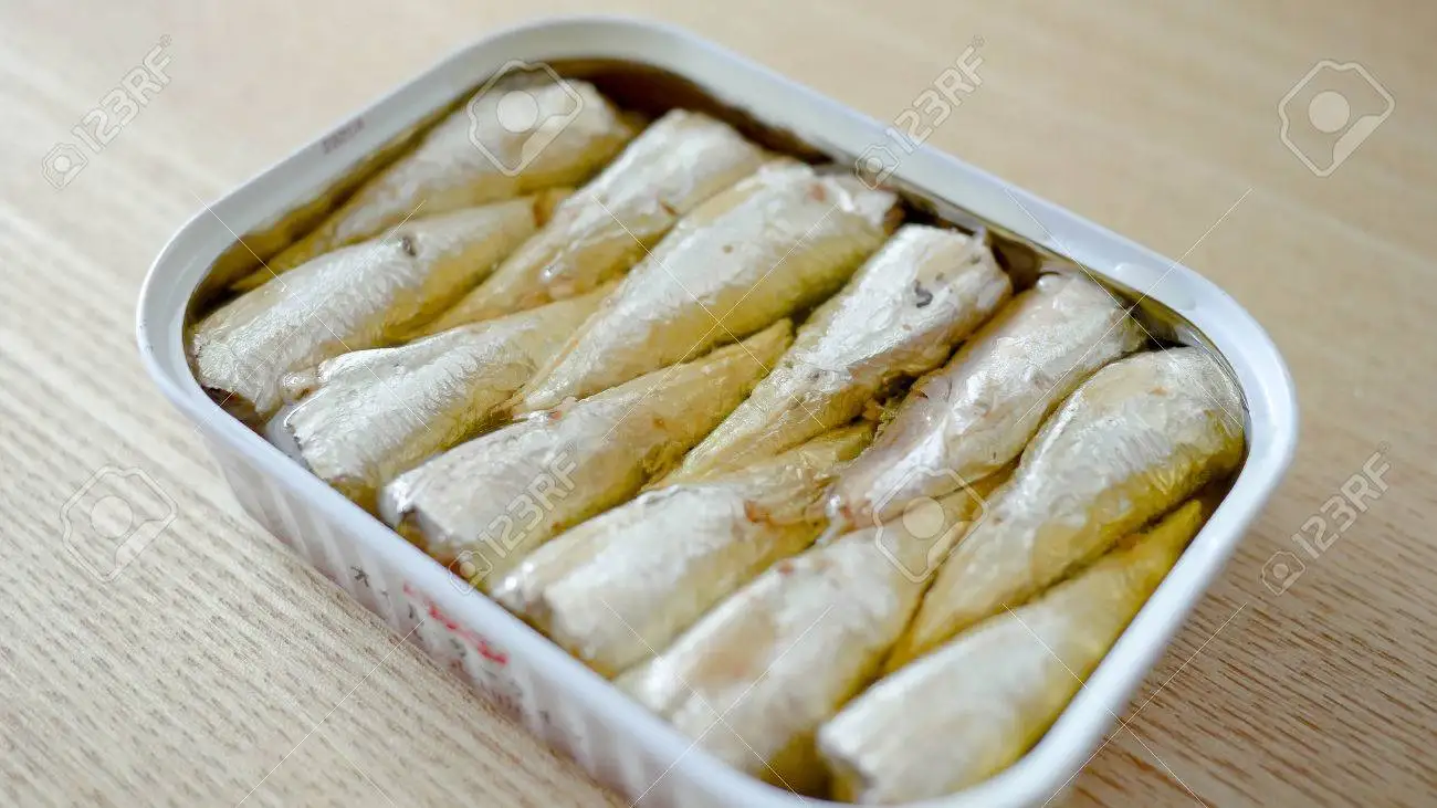 81553992-canned-sardines.jpg