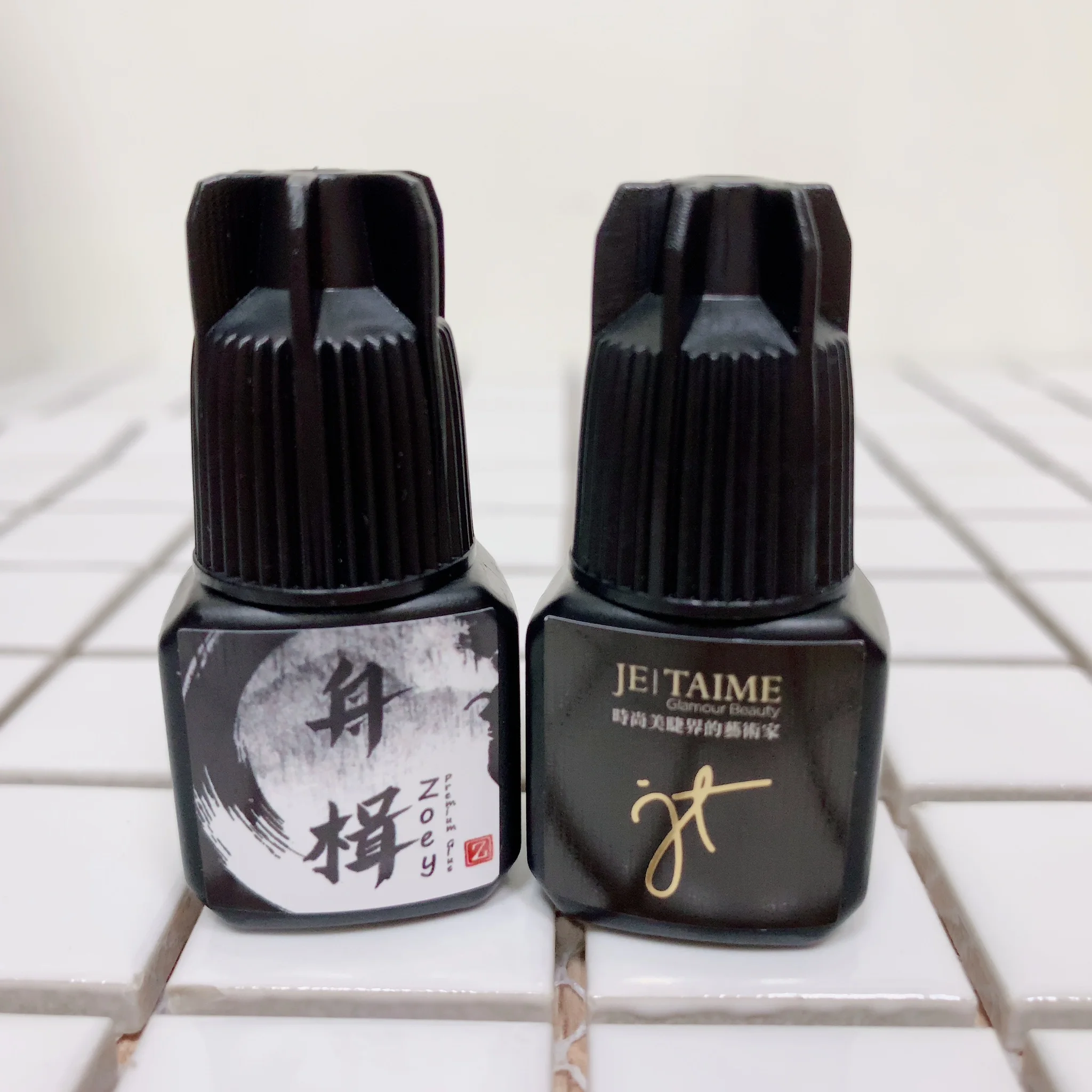 

Strong lash extensions glue Fast dry 0.5 Second and top Selling eyelash glue In Japan