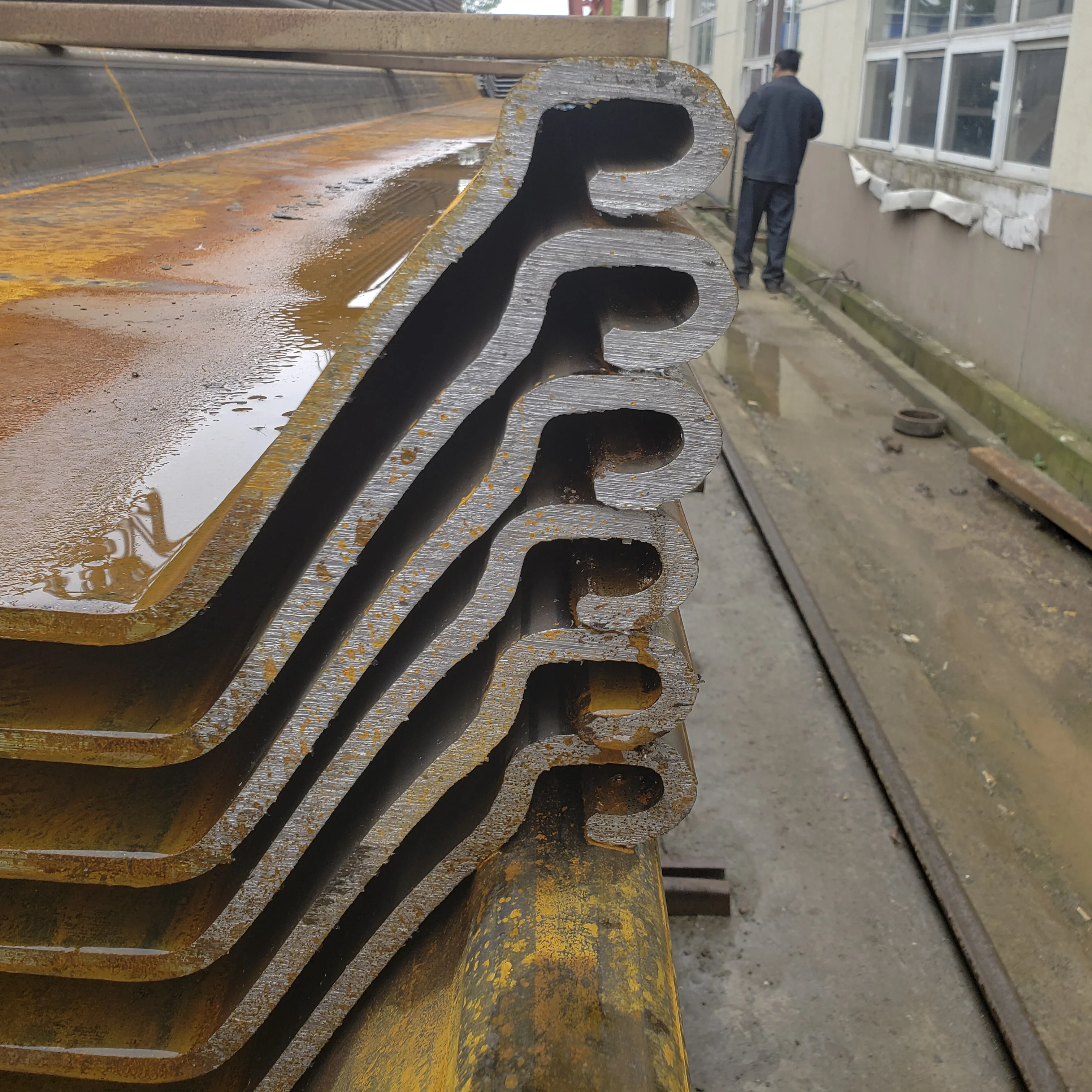 
Good prices new and used sheet pile in different sizes 