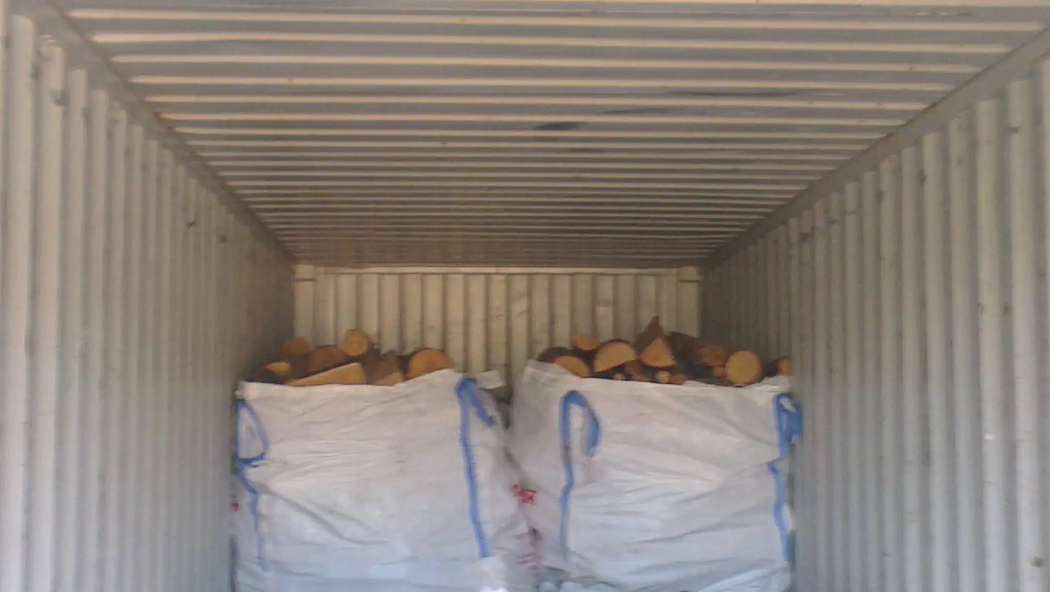 
KILN DRIED FIRE WOOD HARDWOOD FSC CERTIFIED 10-15 % MOISTURE OAK BEECH ASH 