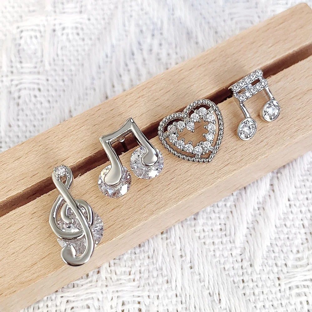 

Fashion Hot Sale Clear Stone 18K Gold Plated Women Mini Heart Shape Silver CZ Stud Earrings, Picture