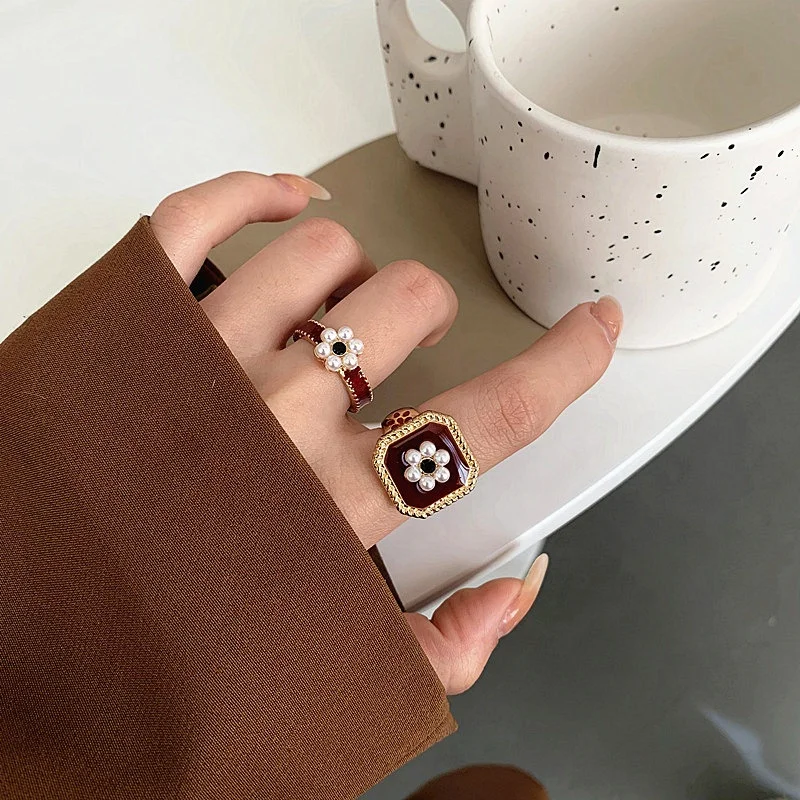 

Vintage 2 pcs Ring French Black Red Glaze Pearl Flower Opening Adjustable Rings for Women Elegant Ring Creative Party Jewelry