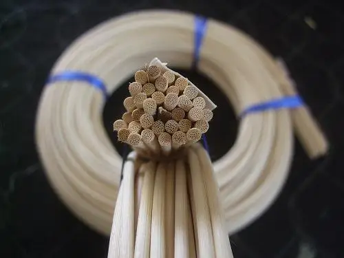 
different between kinds of rattan raw material natural and plastic for making furniture 