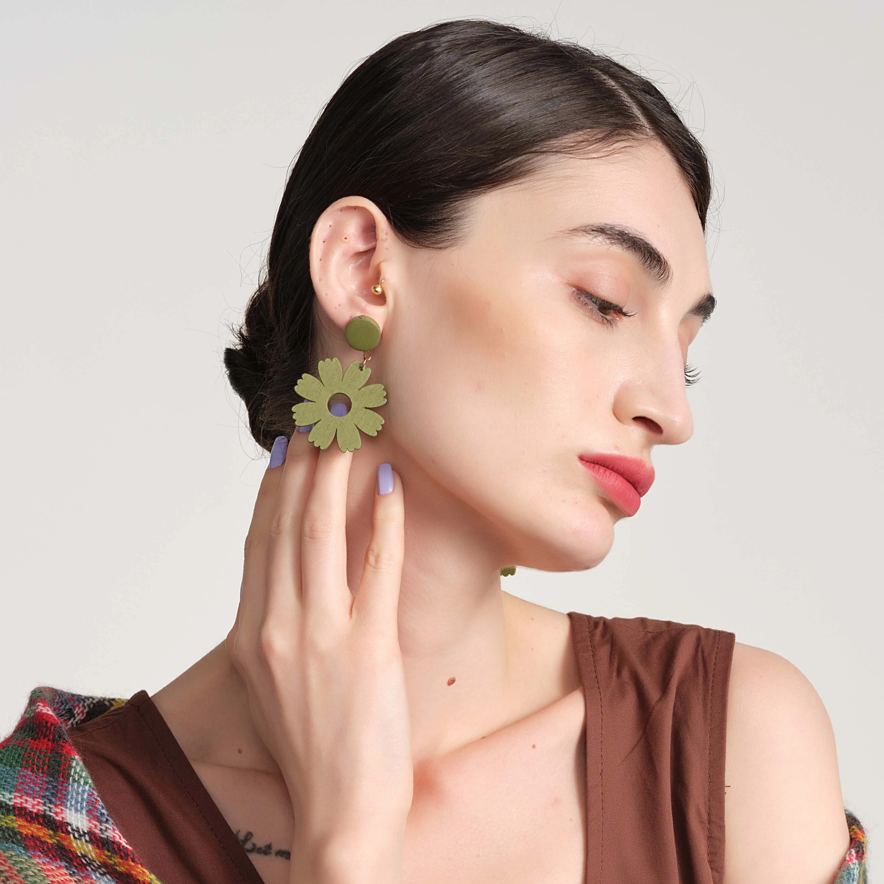 

Free sample Magic Matters Titanium Plated Boho Daisy Flower Wooden Pendant Earrings for Women 2022 in multi colors