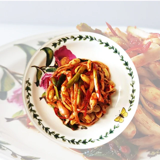 
Korean Hansungwon Peanut Sprouts Kimchi Original Taste Healthy Preserved Food Seasoned with Red Pepper and condiment 400g 