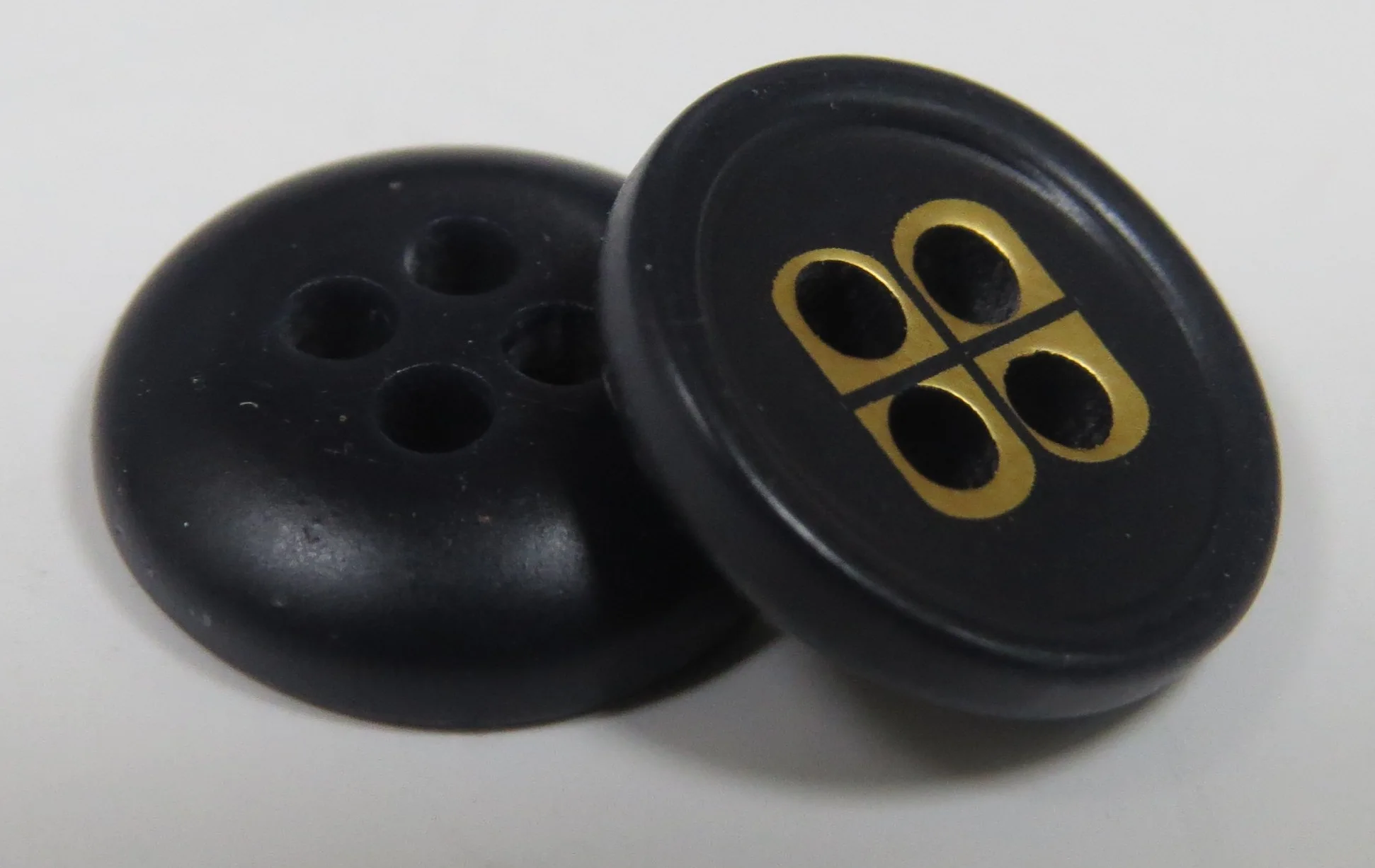 Wholesale Manufacturer Of Best Quality Polyester Garment Button For