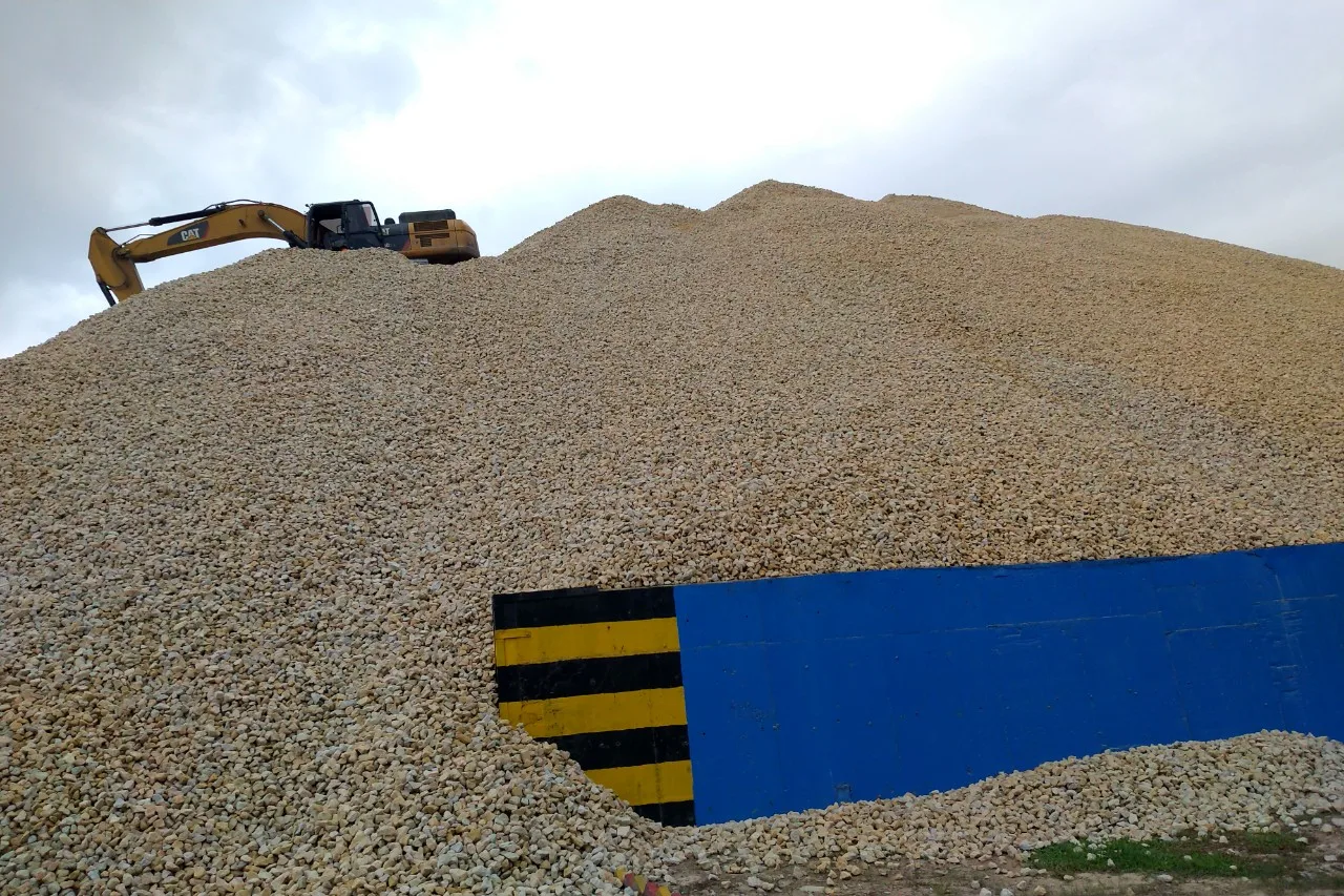 
High- quality dolomite for steel factory large quantity can supply (Whatsapp/ Zalo/ Viber/ Mob: Ms Hana Lee: +84 971 222 099) 