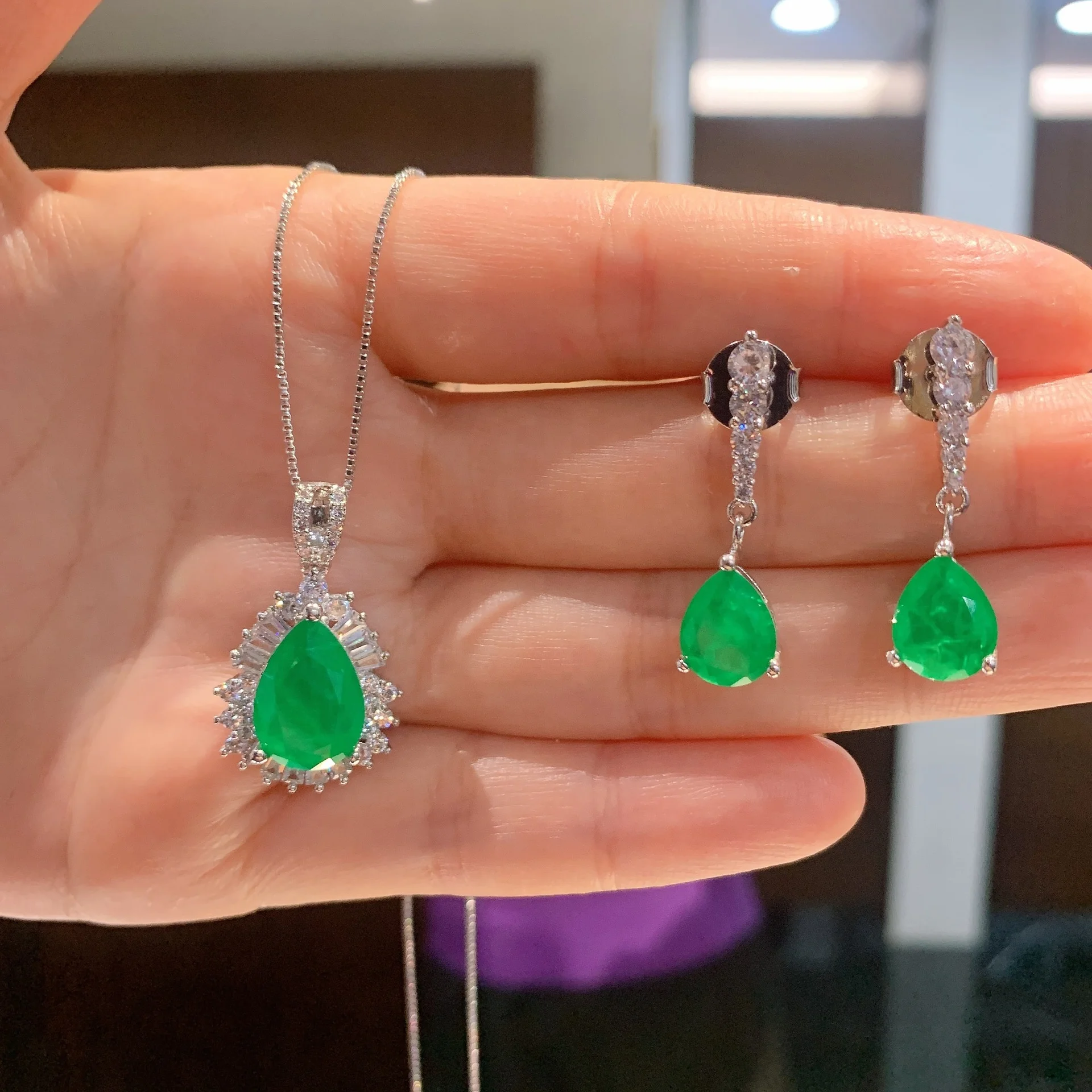 

Water Drop Emerald Diamonds Gemstone Earrings/Pendant/Necklace Wedding Jewelry Sets