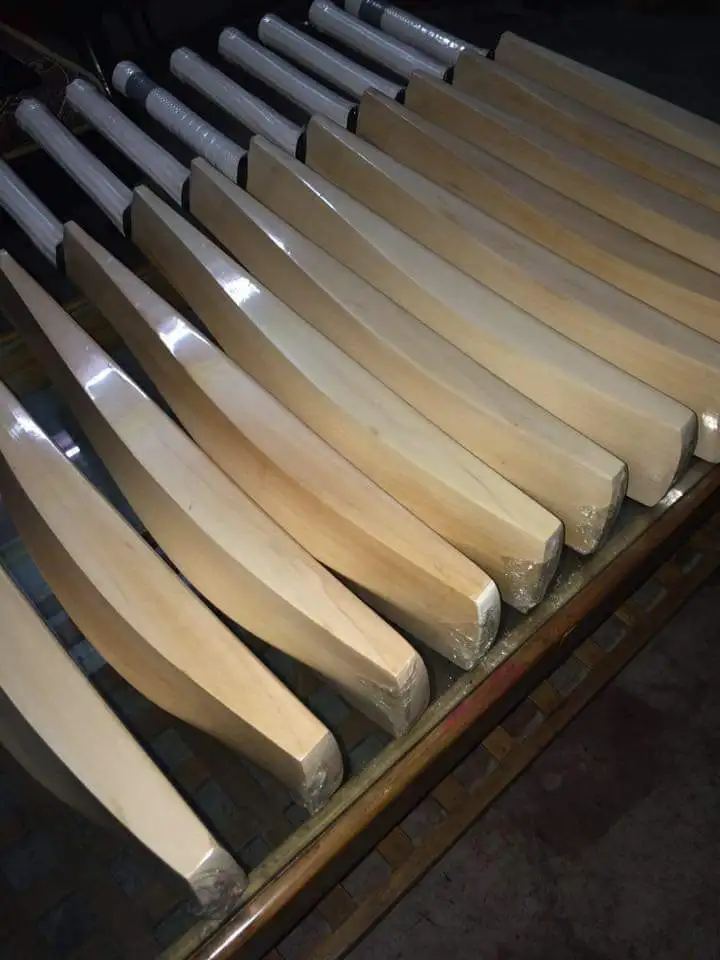 
Cricket bat English Willow Cricket Bats Grade 1+ Willow Best Quality 8-12 Straight Grains 