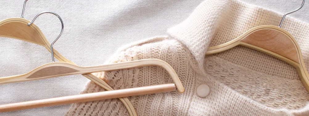 cintres en bois percha madera