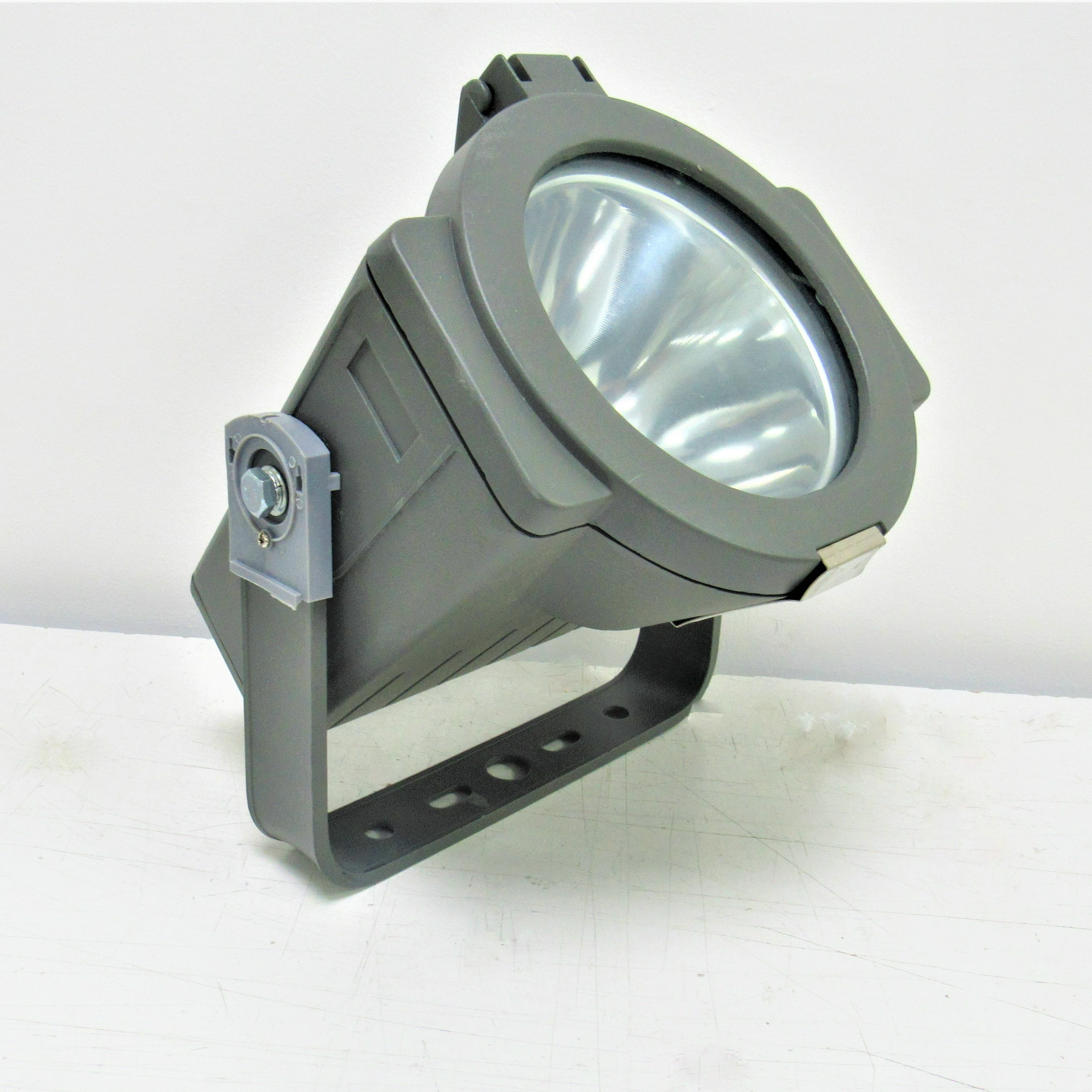 Flood Light with E40 Lamp holder IP65 Suitable for 1000w MH and SV  Black Colour FRFL36