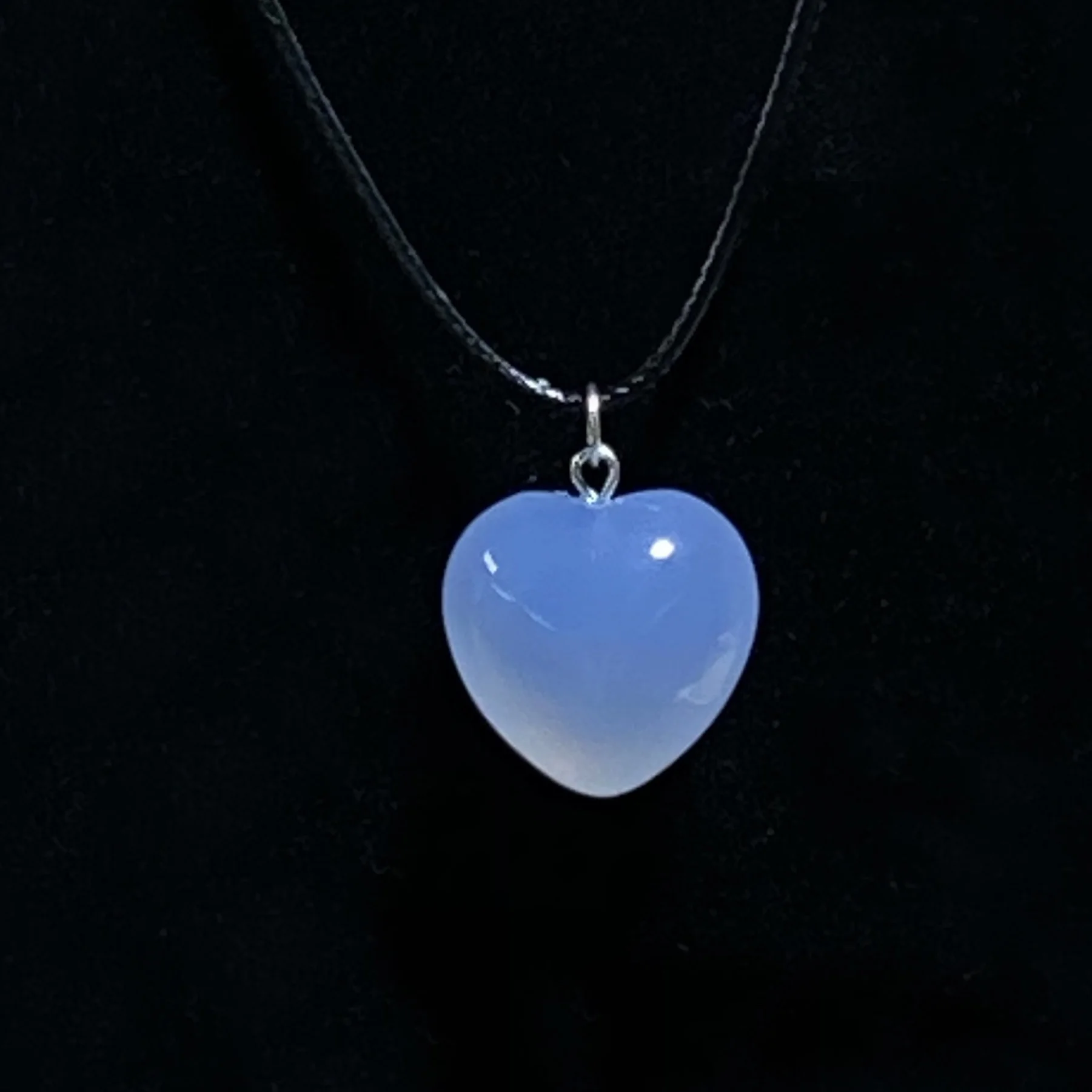 

Wholesale Blue Chalcedony heart shape Pendant natural crystal gemstone blue agate jade jasper healing heart necklaces, Natural blue